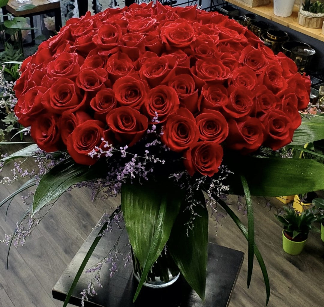 100 Red roses in a vase